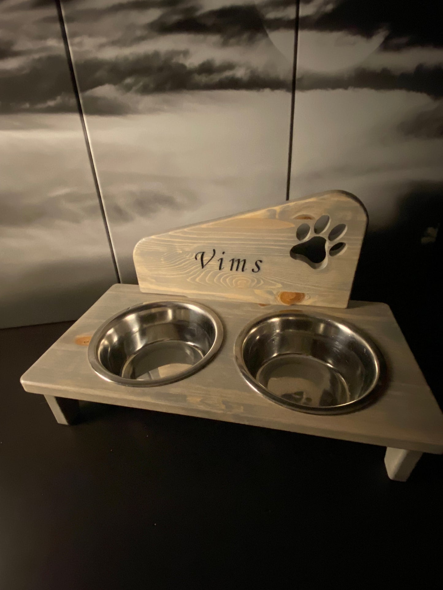 Matstasjon til hund og katt.