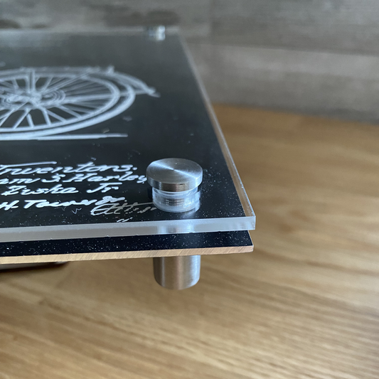 Gravering på eloksert aluminium. 250x295mm