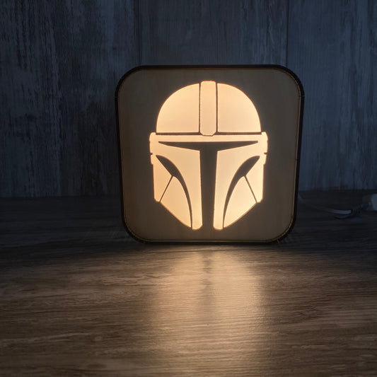 Lampe med utskåret motiv - This is the way.