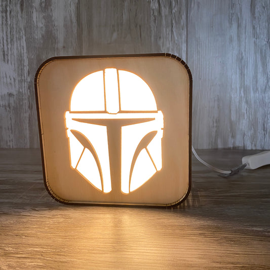 Lampe med utskåret motiv - This is the way.