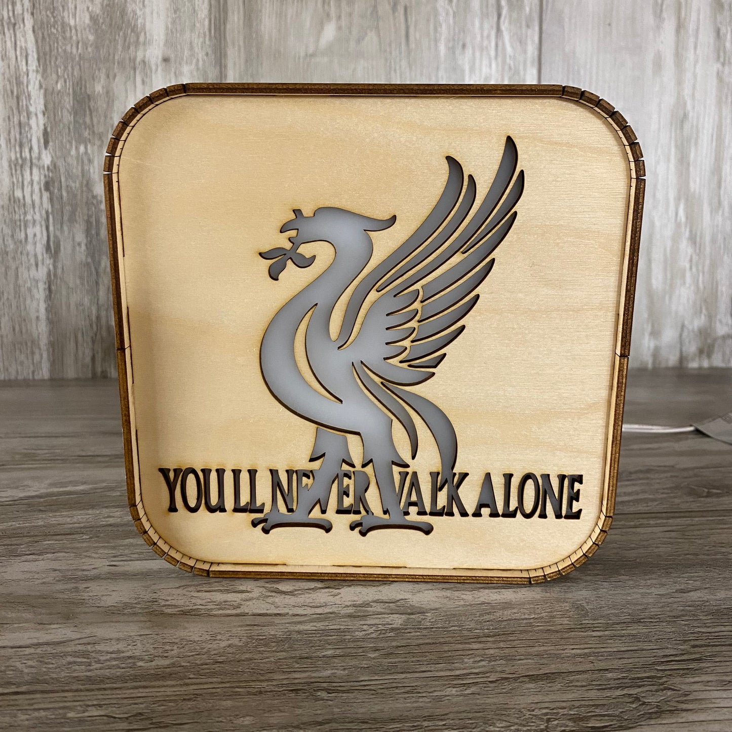 Lampe med utskåret med Liverpool fc motiv