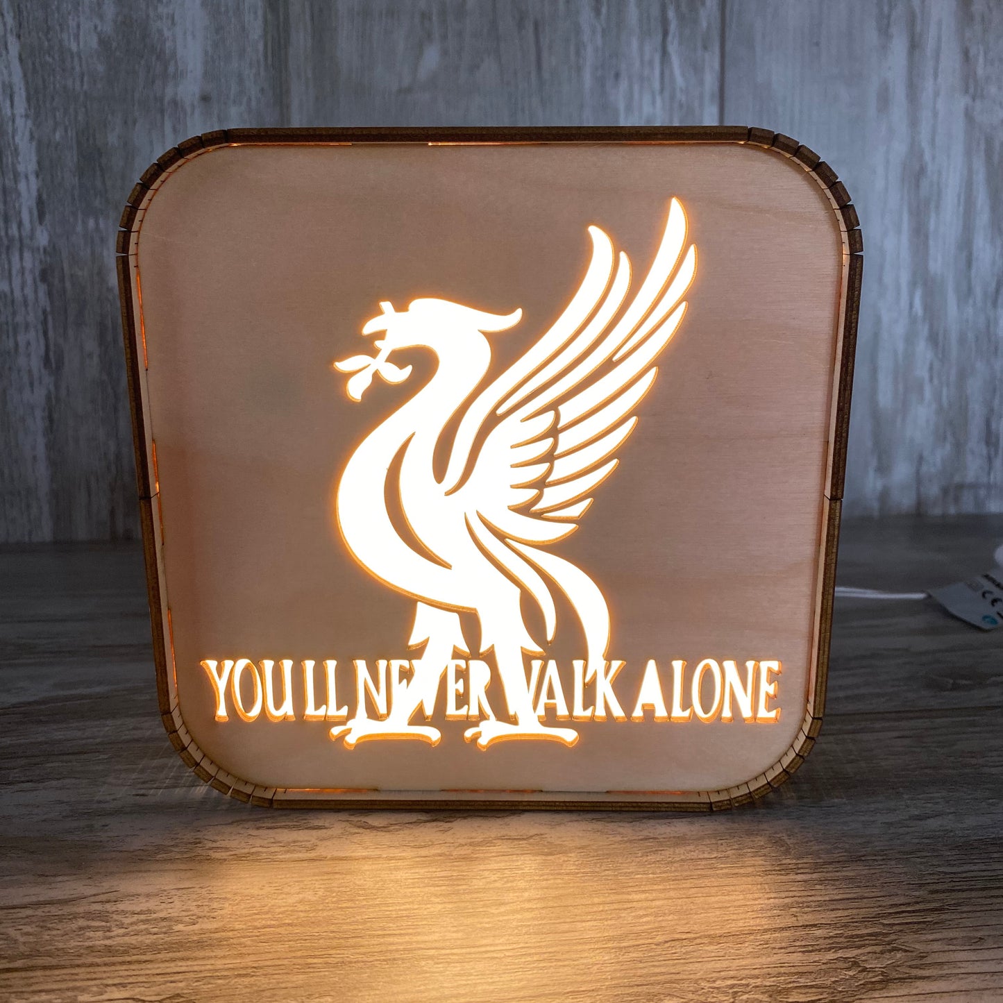 Lampe med utskåret med Liverpool fc motiv