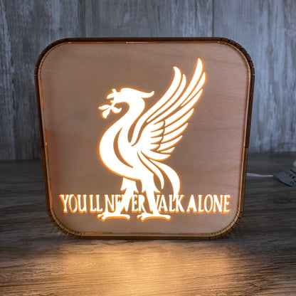 Lampe med utskåret med Liverpool fc motiv