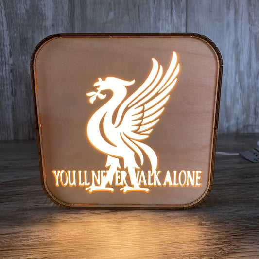 Lampe med utskåret med Liverpool fc motiv