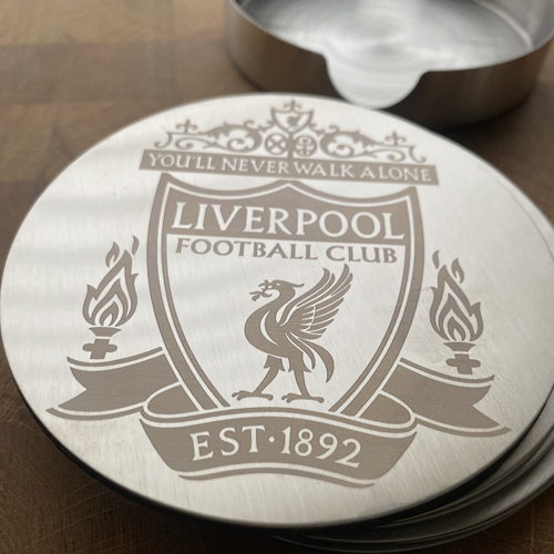 Glassbrikker i rustfritt stål. Liverpool fc motiv.